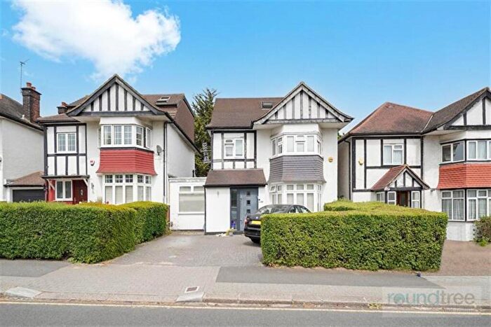 4 Bedroom Detached House To Rent In Cheyne Walk, Hendon, NW4