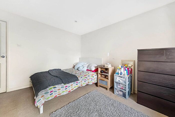 3 Bedroom Flat To Rent In West Hill, Putney, London, SW15