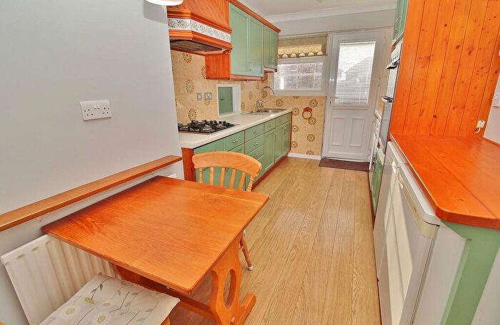 2 Bedroom Detached Bungalow For Sale In Chestnut Avenue, Bedhampton, PO9
