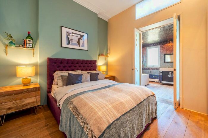 1 Bedroom Flat To Rent In Royal Crescent, Holland Park, London, W11