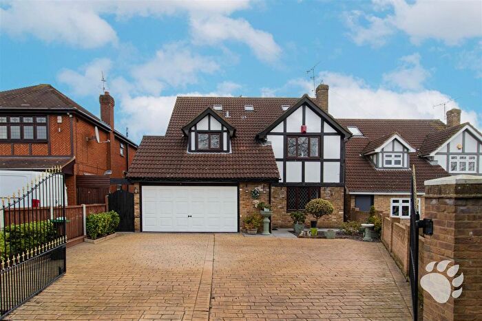 5 Bedroom Detached House For Sale In Pound Lane North, Noak Bridge, SS15
