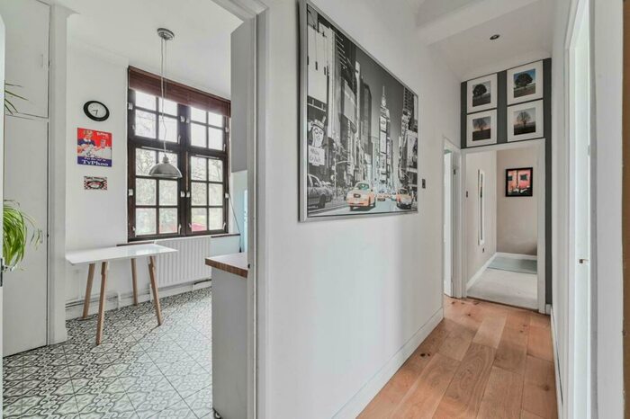 2 Bedroom Flat To Rent In Hood Lodge, Aldersbrook, London, E11