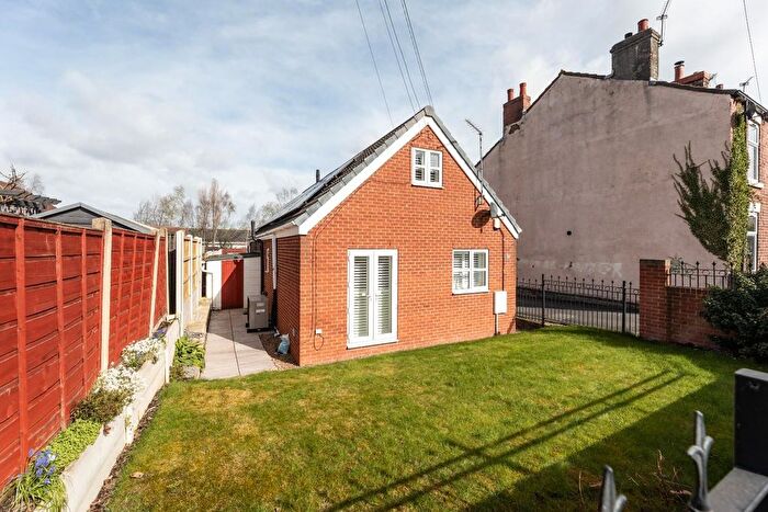 3 Bedroom Detached House For Sale In Middle Oxford Street, Castleford, WF10