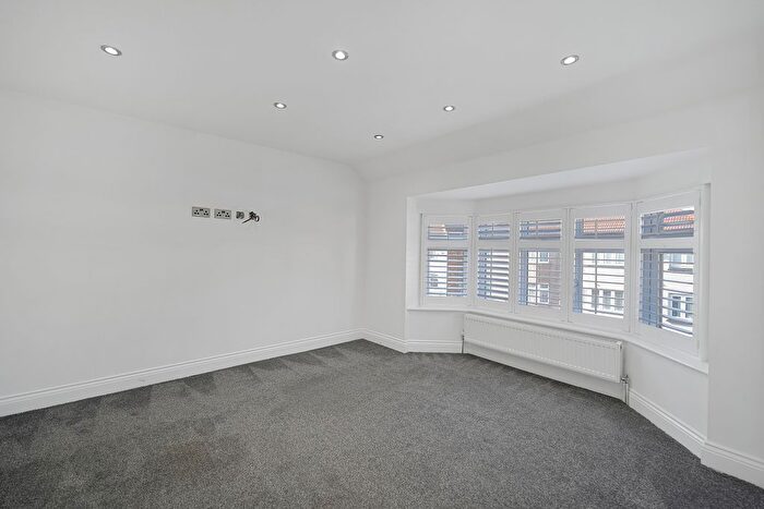 3 Bedroom Flat To Rent In Bethel Road, Welling, DA16