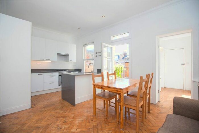 4 Bedroom Detached House To Rent In Queenstown Road, London, Uk, SW8