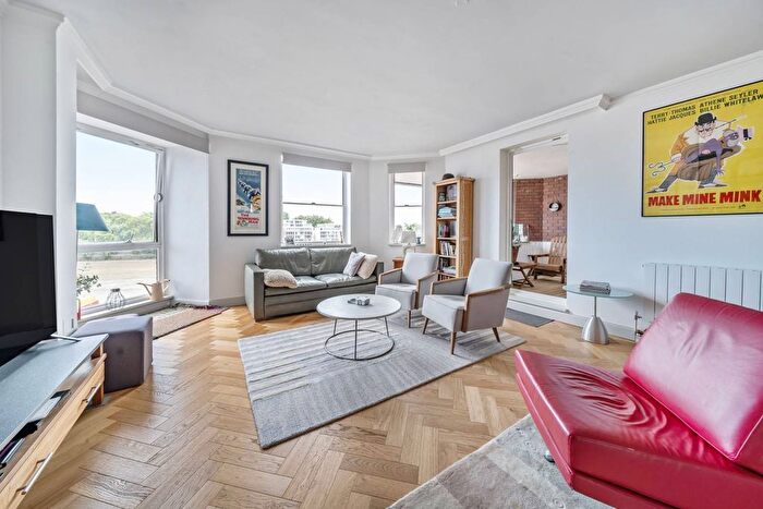 1 Bedroom Flat For Sale In Riverside Court, Nine Elms Lane, Nine Elms, London, SW8