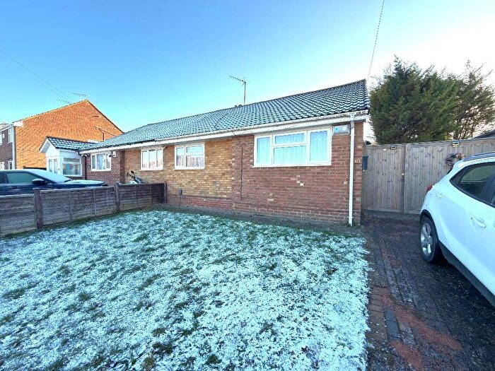 2 Bedroom Semi Detached Bungalow For Sale In Bradley Road, Amp;D Borders, Luton, Bedfordshire, LU4