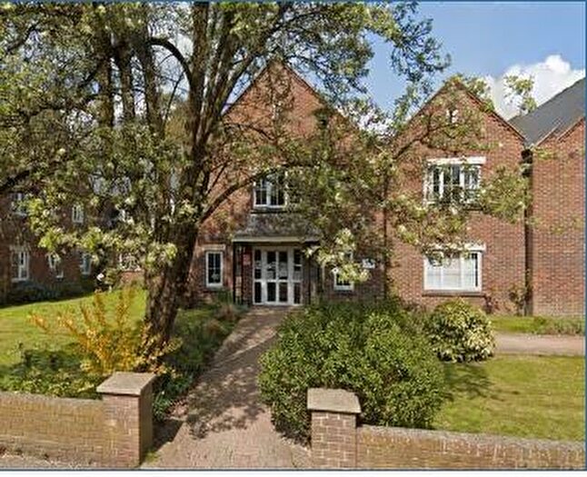 2 Bedroom Flat To Rent In Blands Court, Burghfield Common, Reading, RG7