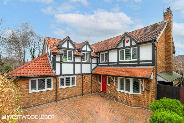 5 Bedroom Detached House For Sale In Yearling Close, Great Amwell, SG12