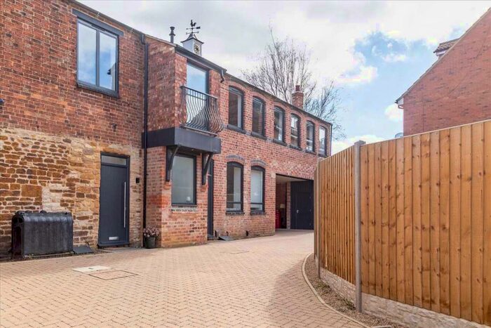 2 Bedroom Apartment To Rent In High Street, Burton Latimer, Burton Latimer, NN15