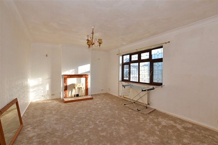 3 Bedroom Terraced House For Sale In Thatches Grove, Romford, Essex, RM6