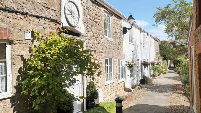 2 Bedroom Property To Rent In George Lane, South Petherton, TA13