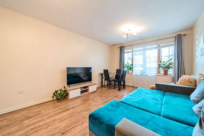 2 Bedroom Flat For Sale In Drayton Green Road, London, W13
