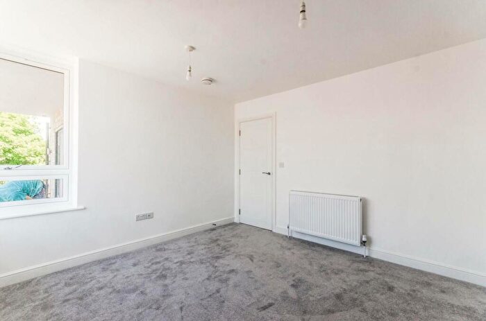 2 Bedroom Flat To Rent In Parker Street, Silvertown, London, E16