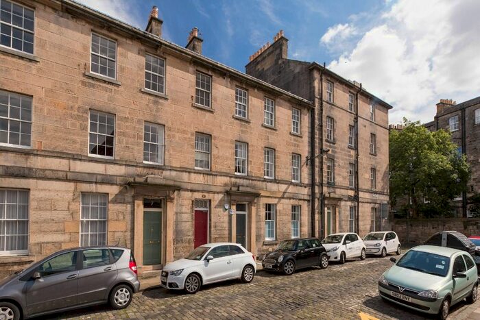 4 Bedroom Flat To Rent In Cheyne Street, Stockbridge, Edinburgh, EH4