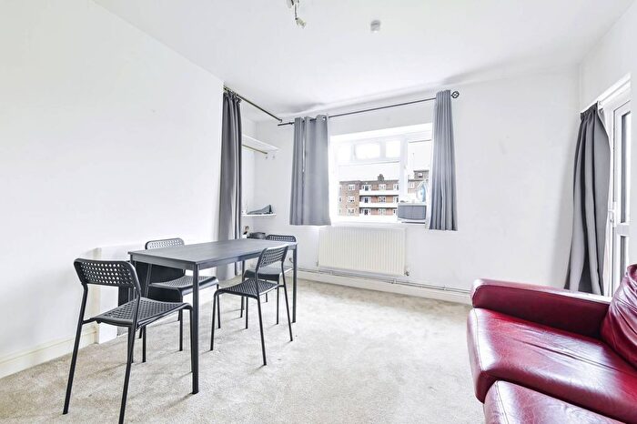 3 Bedroom Flat To Rent In Peterborough Road, Parsons Green, London, SW6
