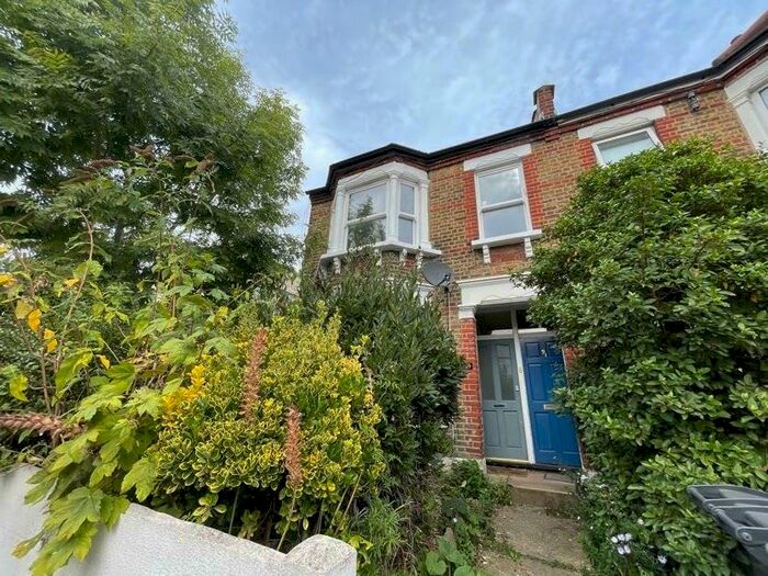 2 Bedroom Apartment To Rent In Perry Rise, London, SE23