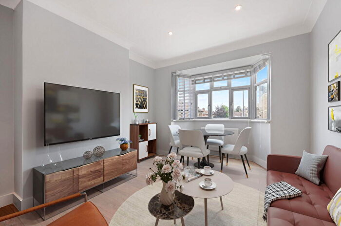 2 Bedroom Flat To Rent In Thurlow Park Road, London, SE21
