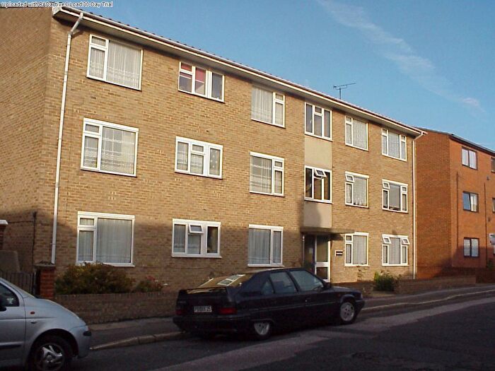 1 Bedroom Flat To Rent In Strover Street, Gillingham, ME7