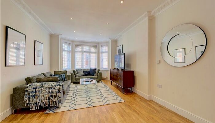 3 Bedroom Flat To Rent In King Street, London, W6