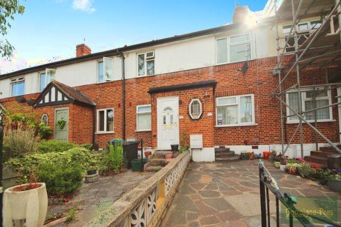 2 Bedroom Flat To Rent In Errol Gardens, New Malden, KT3