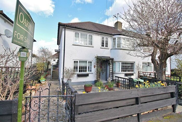 3 Bedroom Maisonette For Sale In Redesdale Gardens, Isleworth, TW7