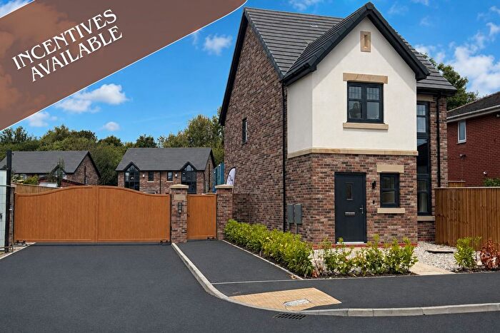 4 Bedroom Detached House For Sale In Weir Close, Tyldesley, M29
