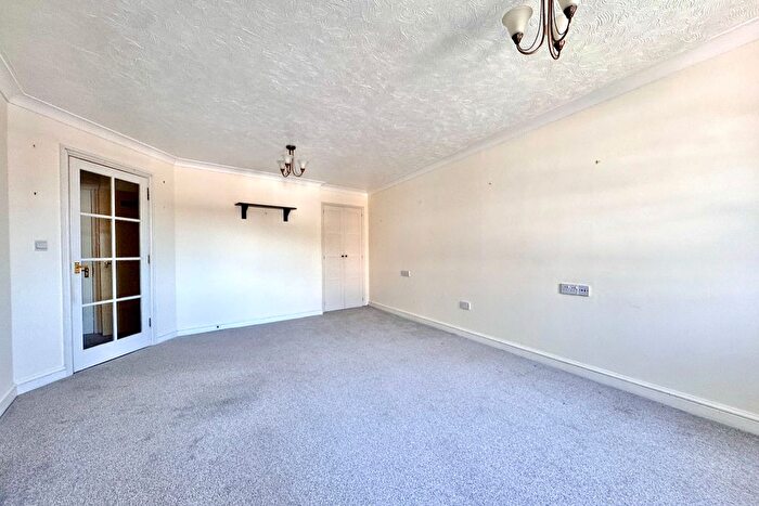 1 Bedroom Flat For Sale In De Moulham Road, Swanage, BH19 - Photo 3