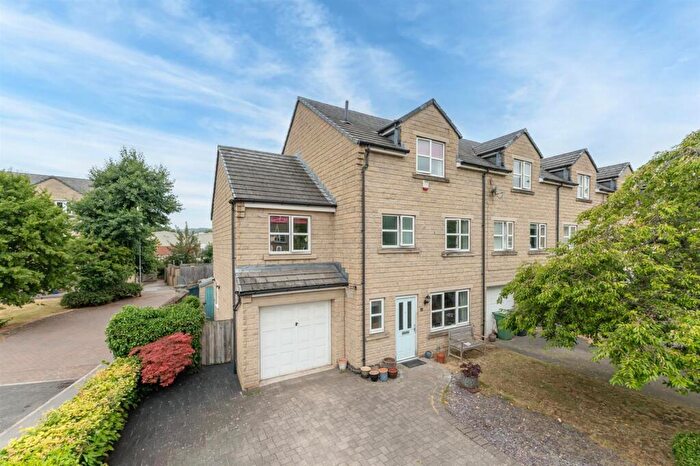 6 Bedroom End Of Terrace House For Sale In Fowlers Croft, Otley, LS21