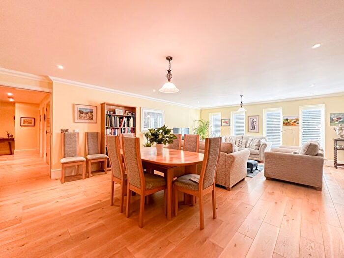 2 Bedroom Flat For Sale In Lyndhurst Road, Mossley Hill, Liverpool, L18