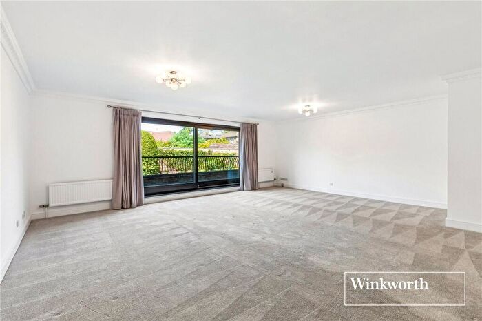 3 Bedroom Apartment To Rent In Hendon Lane, London, N3