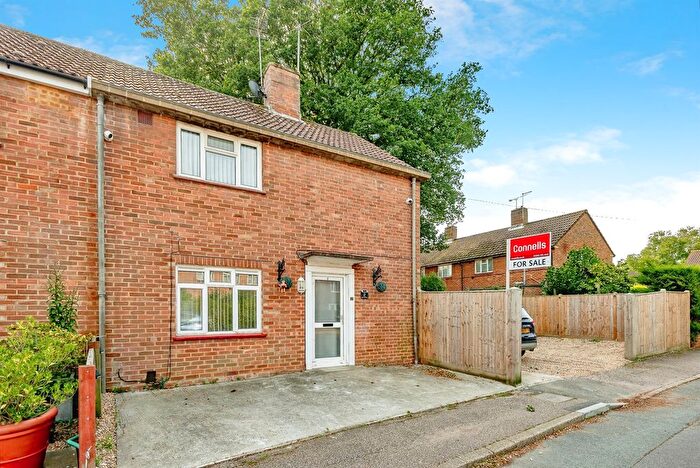 2 Bedroom End Terrace House For Sale In Steyning Close, Crawley, RH10