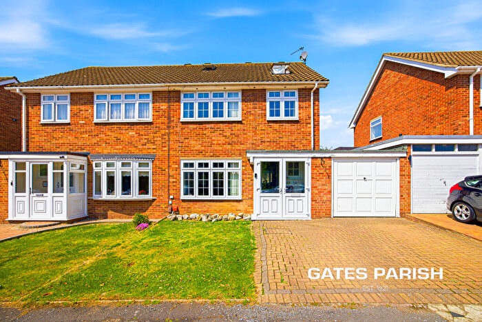 4 Bedroom Semi-Detached House For Sale In Briarleas Gardens, RM14