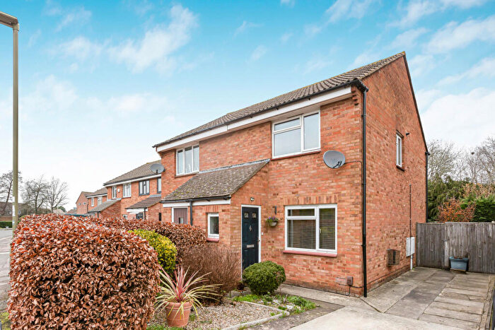 2 Bedroom Semi Detached House For Sale In Great Close Road, Yarnton, OX5