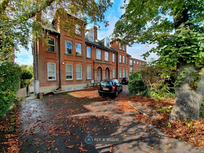 1 Bedroom Flat To Rent In The Ridgeway, Enfield, EN2