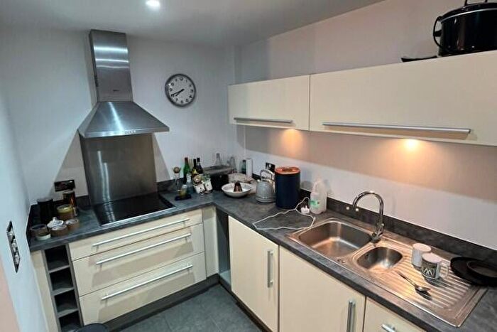 2 Bedroom Flat To Rent In Alexandria House Cardiff, CF11