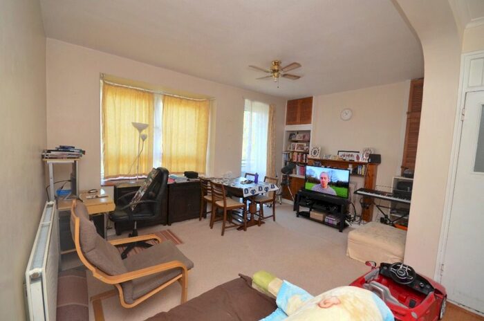 2 Bedroom Flat To Rent In Cooper House, West Norwood, London, SE27