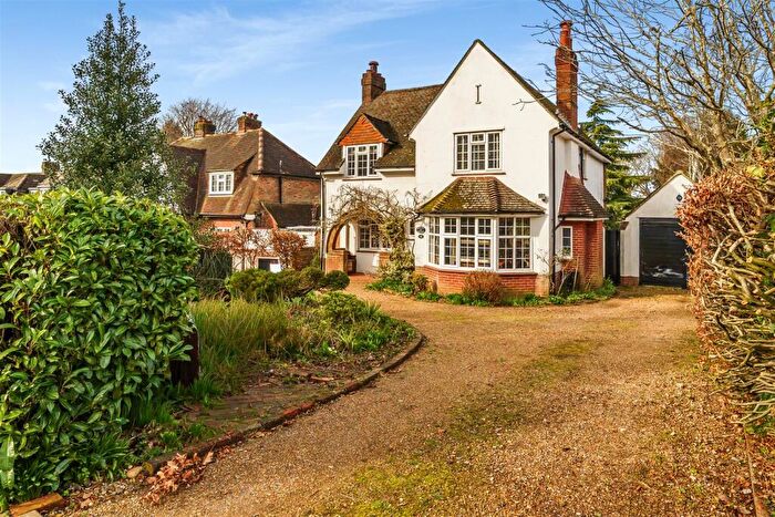 4 Bedroom Detached House For Sale In Beacon Way, Banstead, SM7