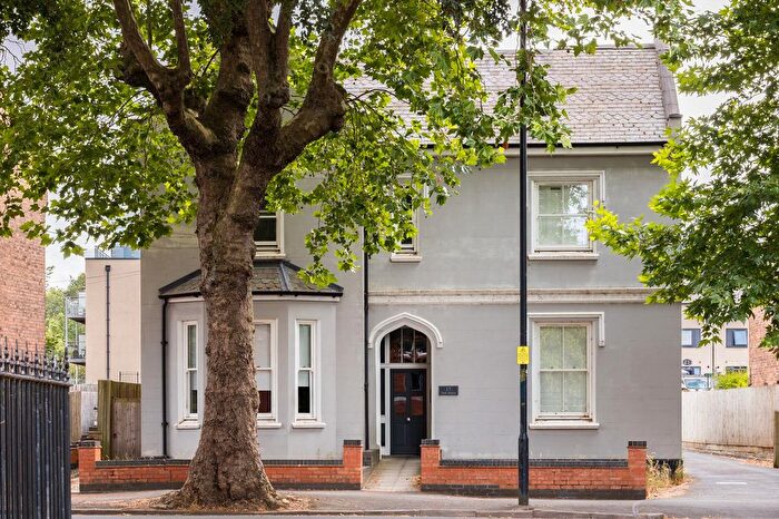 2 Bedroom Flat For Sale In Avenue Road, Leamington Spa, CV31