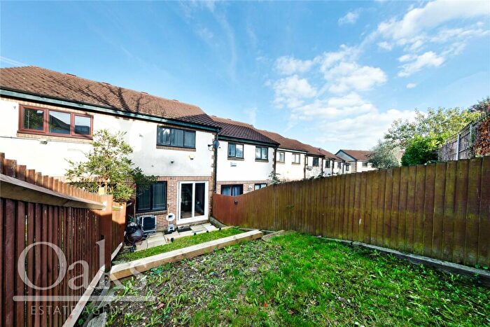 3 Bedroom Terraced House For Sale In Lansdowne Wood Close, West Norwood, SE27