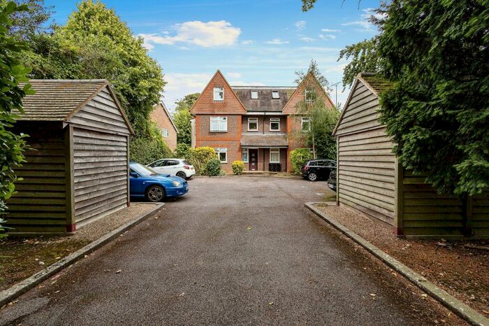 2 Bedroom Flat To Rent In Chichester, PO19