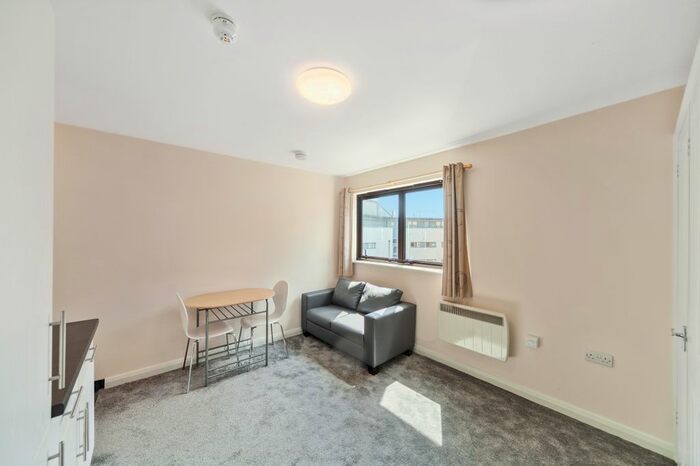 Studio To Rent In Hornsey Road, Holloway, London, N7