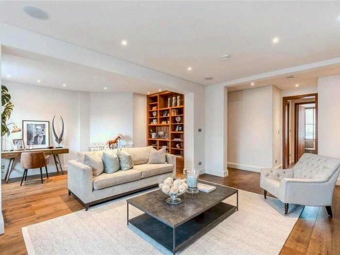 3 Bedroom Flat To Rent In New Cavendish Street, London, W1G