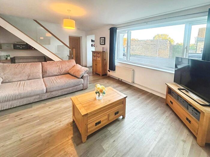 4 Bedroom Detached House For Sale In New Row, Deeping St James, PE6