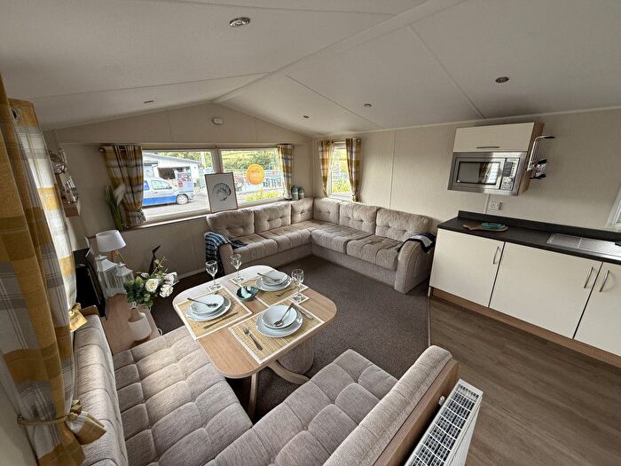 3 Bedroom Mobile/park Home For Sale In Holms Farm Road, Dalrymple, Ayr, KA6