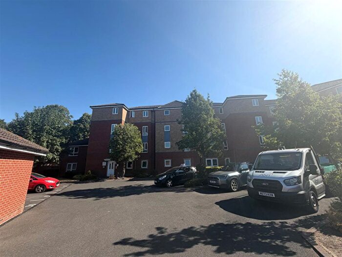 2 Bedroom Property To Rent In Byron Road, Eastleigh, SO50