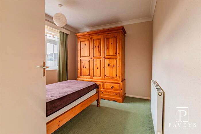 2 Bedroom Semi-Detached Bungalow For Sale In Rainham Way, Frinton-On-Sea, CO13