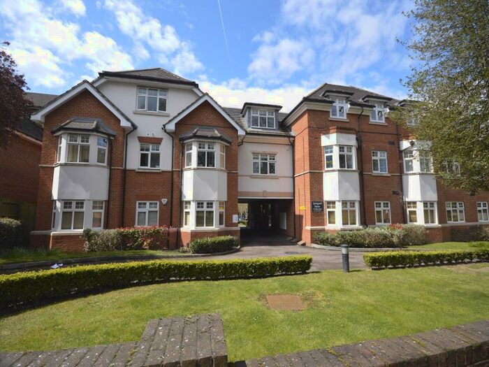 2 Bedroom Flat To Rent In Flat Springwell Manor Albion, Sutton, Surrey, SM2