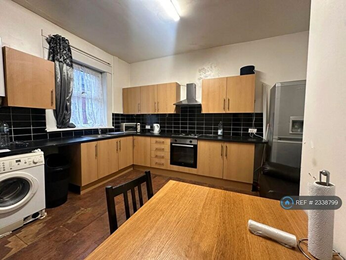 4 Bedroom Terraced House To Rent In Quarry Street, Leeds, LS6