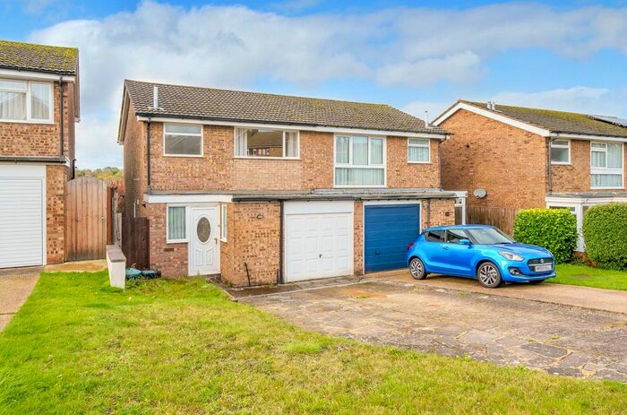 3 Bedroom Semi-Detached House To Rent In Glentrammon Road, Orpington, BR6